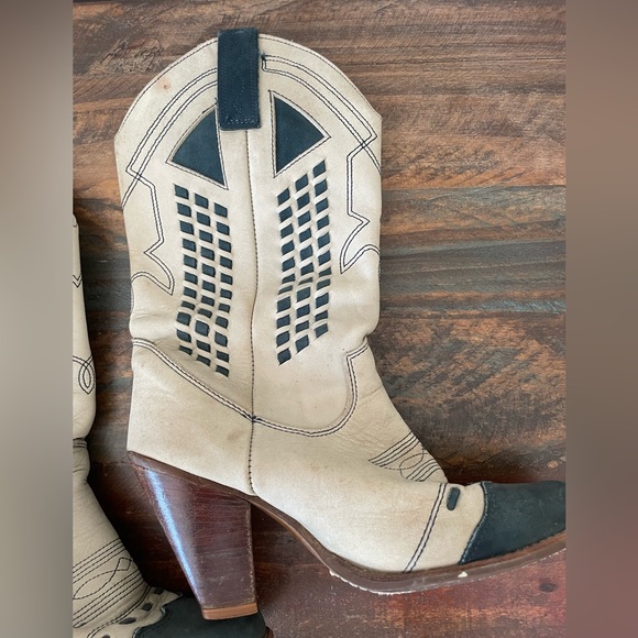 Beautiful Vintage 1980s Cream and Black Zodiac Boots - Picture 5 of 8